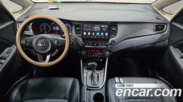 Kia Carens — фото 7