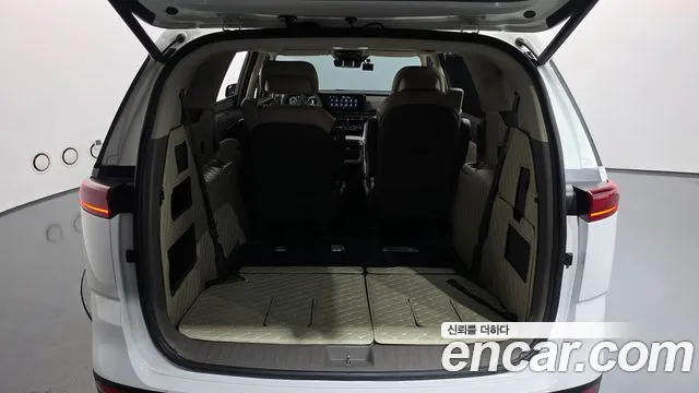 Kia Carnival — фото 18