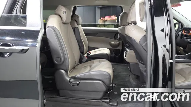 Kia Carnival — фото 11