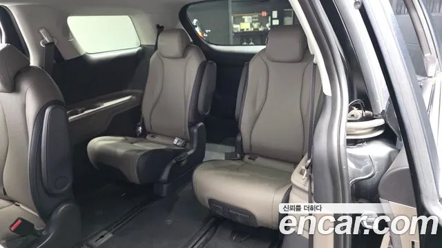 Kia Carnival — фото 12