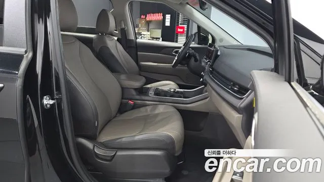 Kia Carnival — фото 10
