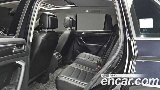Volkswagen Tiguan — фото 11