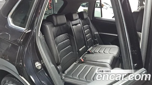 Volkswagen Tiguan — фото 12