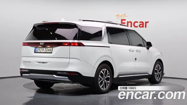Kia Carnival — фото 1