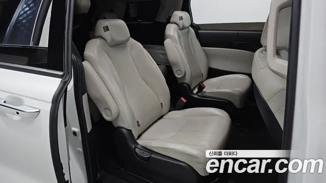 Kia Carnival — фото 10