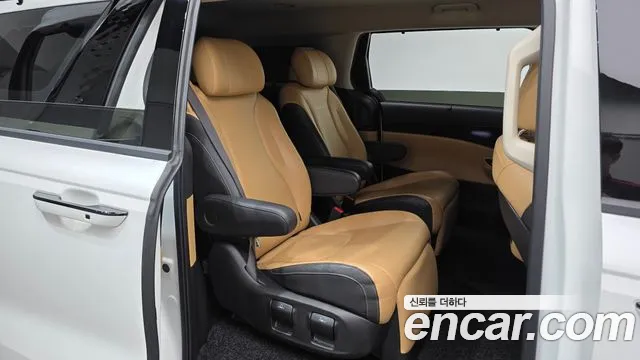 Kia Carnival — фото 11