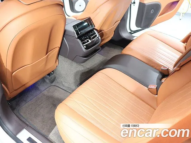 Bentley Flying Spur — фото 11