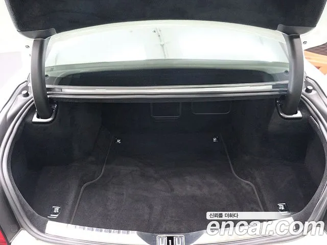 Bentley Flying Spur — фото 20