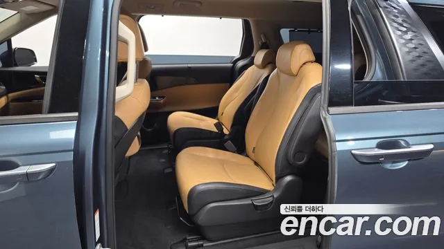 Kia Carnival — фото 10