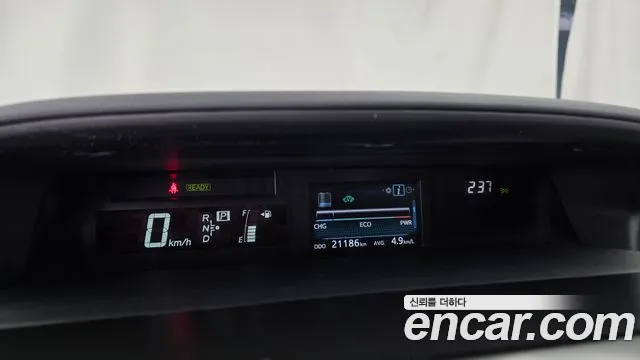 Toyota Prius — фото 8