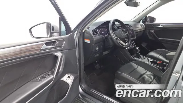 Volkswagen Tiguan — фото 11