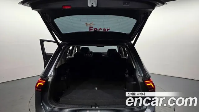 Volkswagen Tiguan — фото 20