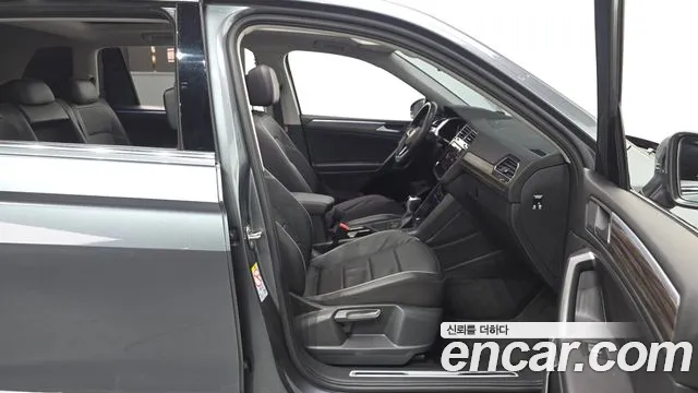 Volkswagen Tiguan — фото 10