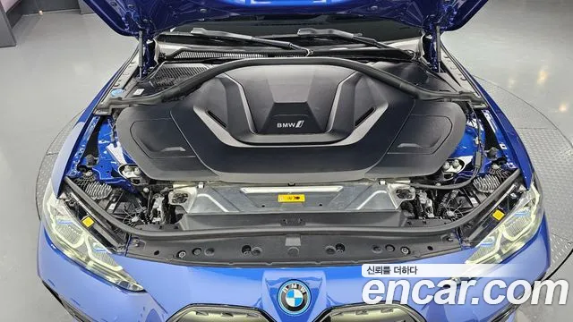 BMW i4 — фото 6