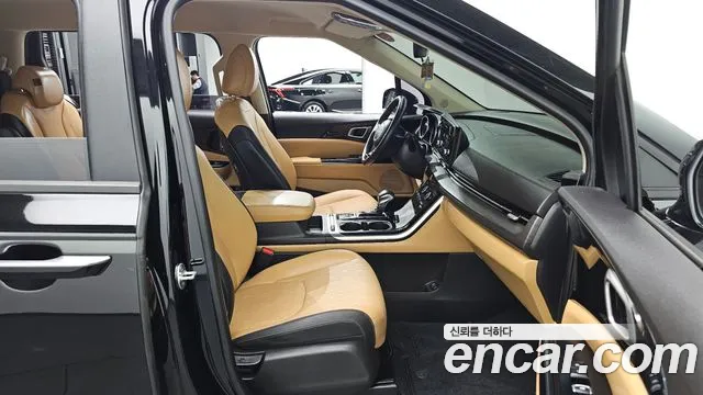 Kia Carnival — фото 10