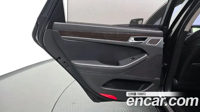 Genesis G80 — фото 25