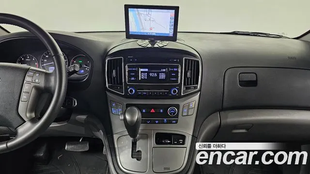 Hyundai Starex — фото 13