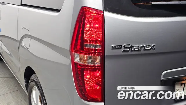Hyundai Starex — фото 23