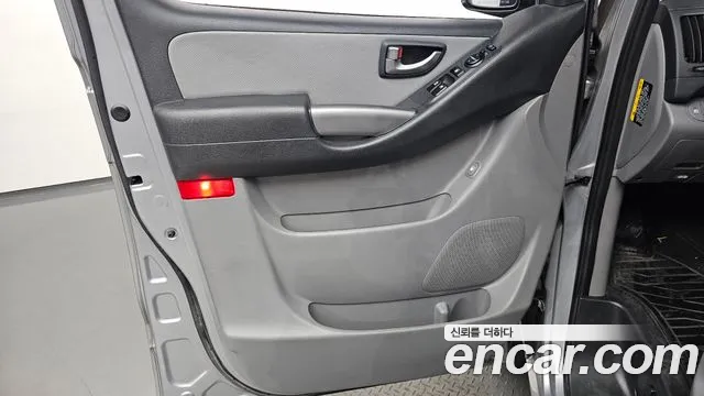 Hyundai Starex — фото 25