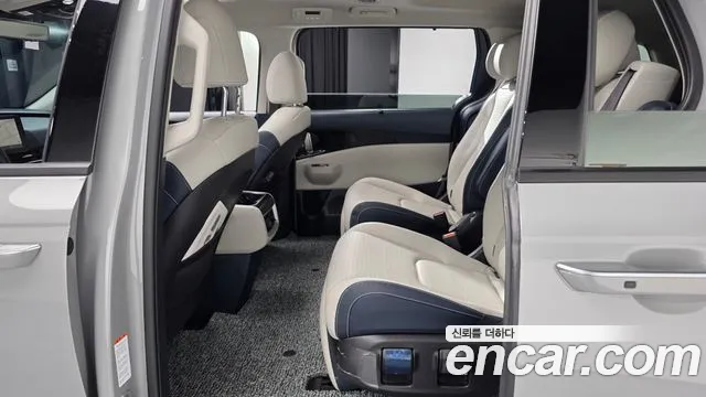 Kia Carnival — фото 11