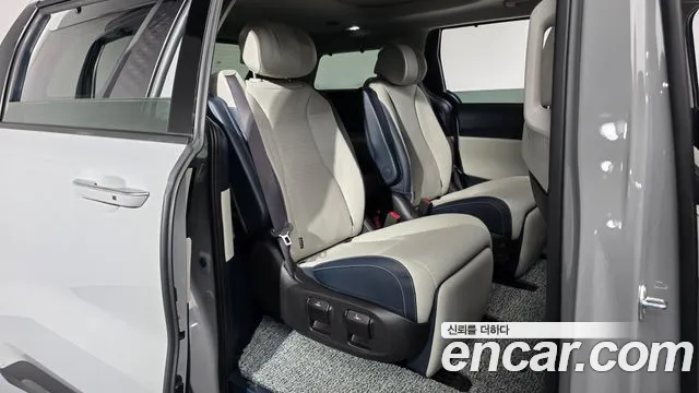 Kia Carnival — фото 10