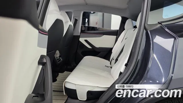 Tesla Model Y — фото 11