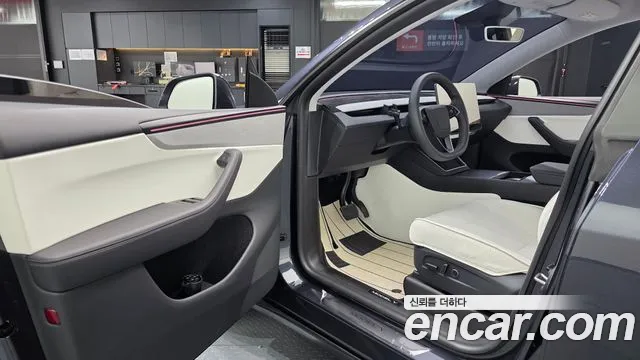 Tesla Model Y — фото 9