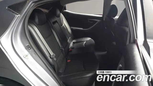 Hyundai Avante — фото 12