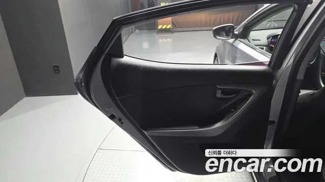 Hyundai Avante — фото 25