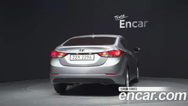 Hyundai Avante — фото 4
