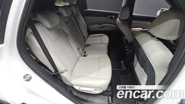 Kia Sorento — фото 10
