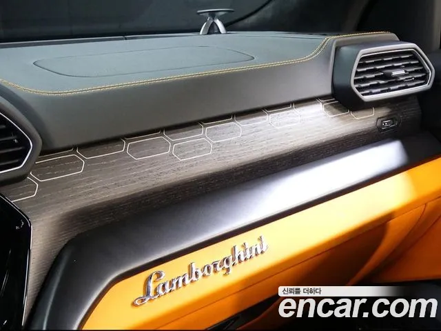Lamborghini Urus — фото 16