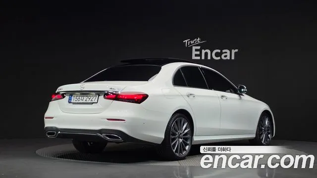 Mercedes-Benz E-Class — фото 2