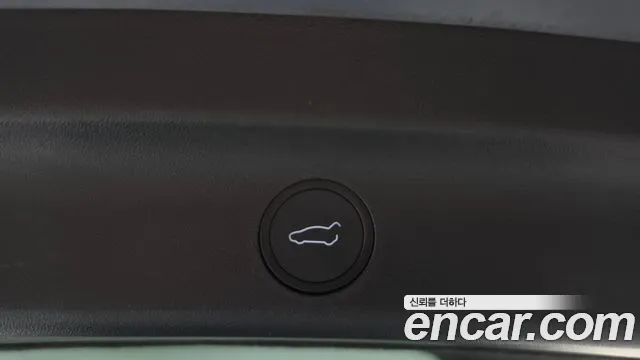 Tesla Model Y — фото 16