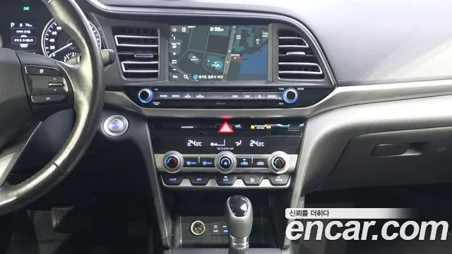 Hyundai Avante — фото 12