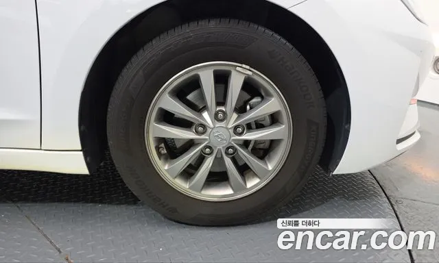 Hyundai Avante — фото 21