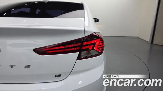 Hyundai Avante — фото 23
