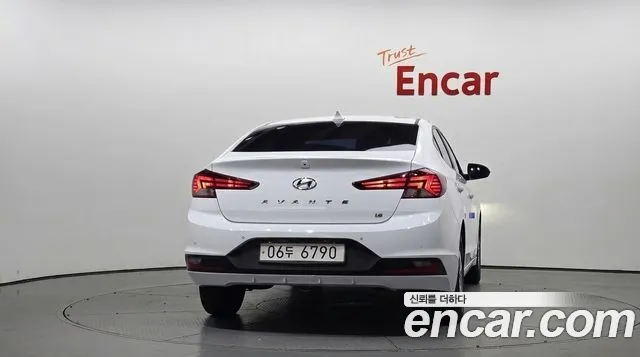 Hyundai Avante — фото 3