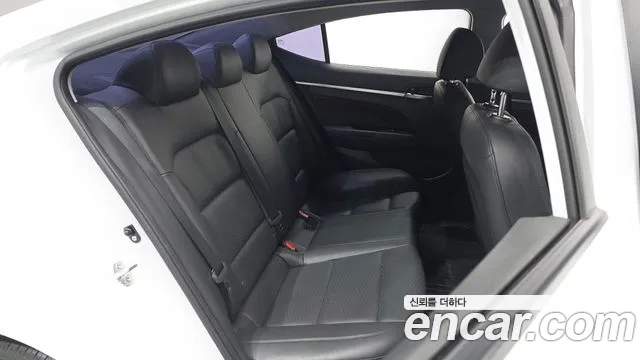 Hyundai Avante — фото 10