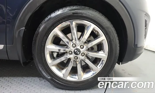 Kia Sorento — фото 21