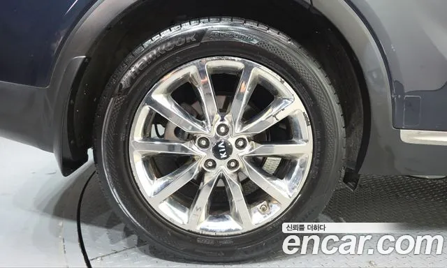 Kia Sorento — фото 5