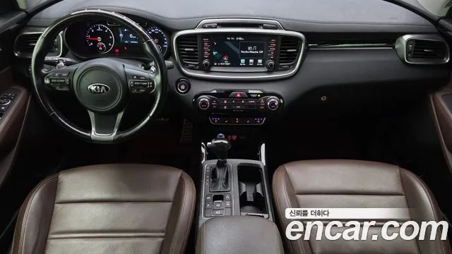 Kia Sorento — фото 7