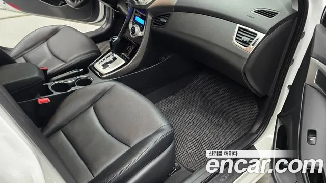 Hyundai Avante — фото 12