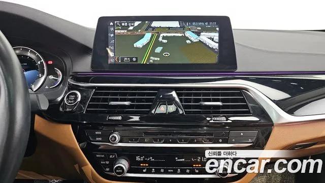 BMW 5-Series — фото 14