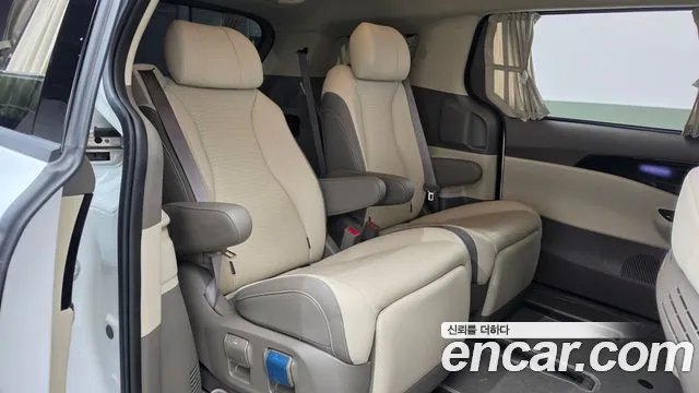 Kia Carnival — фото 11