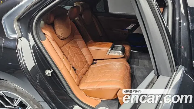 BMW 7-Series — фото 11