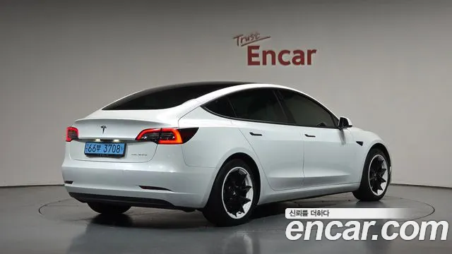 Tesla Model 3 — фото 1