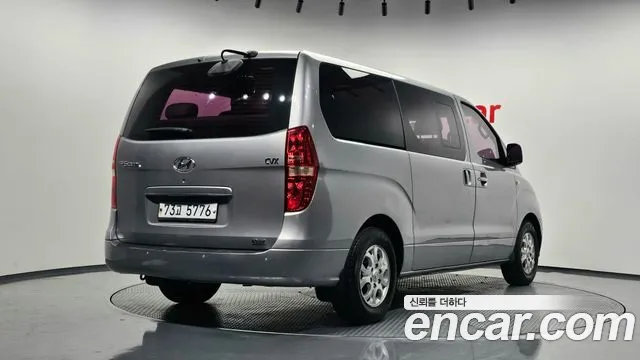 Hyundai Starex — фото 1