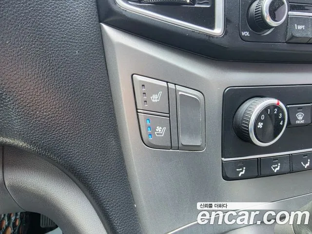 Hyundai Starex — фото 10