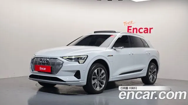 Audi e-tron — фото 1